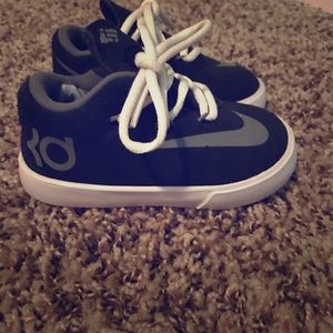 NWT Kids KD size 5c